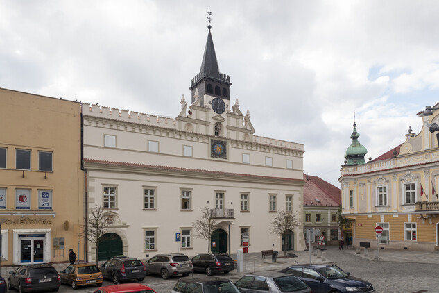 Hlavní průčelí Staré radnice po celkové obnově