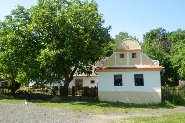 Porešín na Sedlčansku, náves památkové zóny