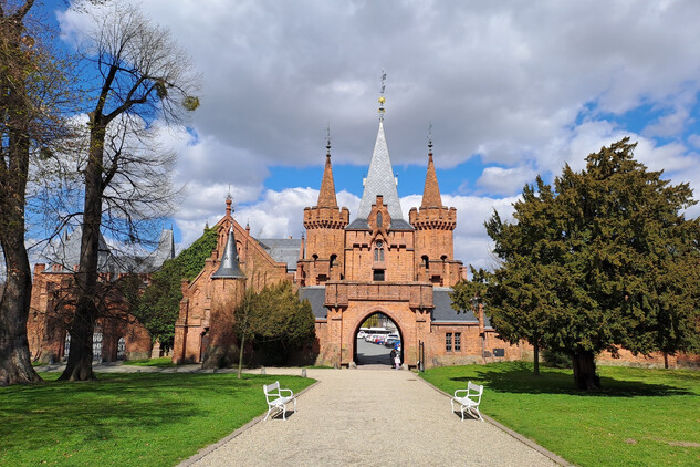 Pohled na bránu zámku Hradec nad Moravicí | © ID