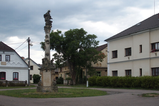 Náves v Chotěborkách, v pozadí hostinec čp. 4 | © NPÚ, ÚOP v Josefově, foto Eva Macková 2018