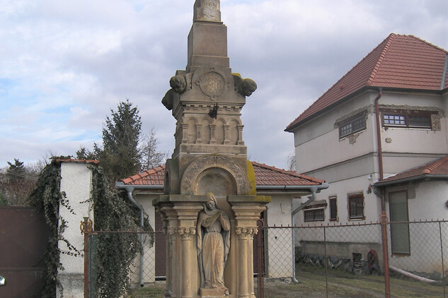 Hrubčice, kamenný kříž