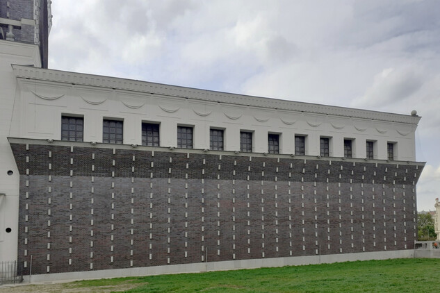 Severní fasáda lodě kostela Nejsvětějšího Srdce Páně na Vinohradech, 11. 5. 2023